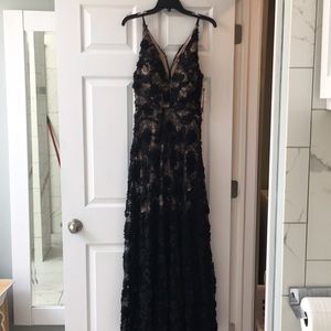 Dress Like New! Beautiful formal dress. Great for weddings or holidays
